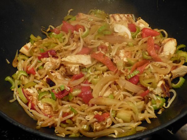 Wok au poulet aux légumes croquants Gourmicom